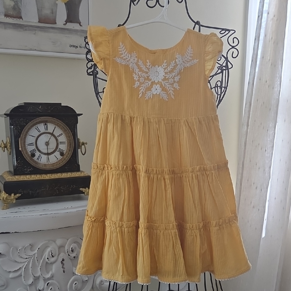 Litlle Girls Tahari Sundress with embroided applique.